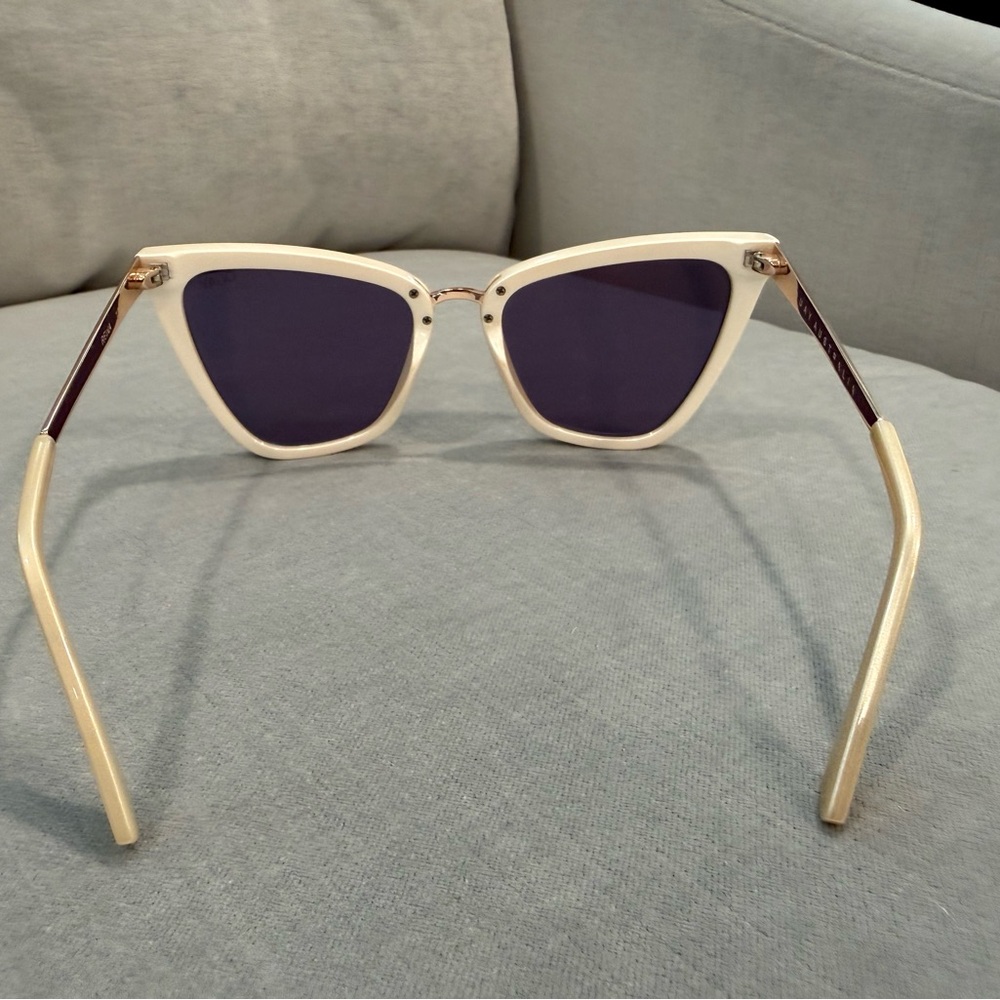 Quay Ivory and Gold Mirrored Sunglasses - Picture 4 of 10